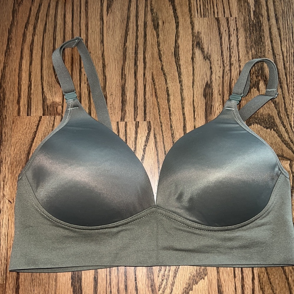 Warners Bra 36B. Lightly worn. Amazing material.